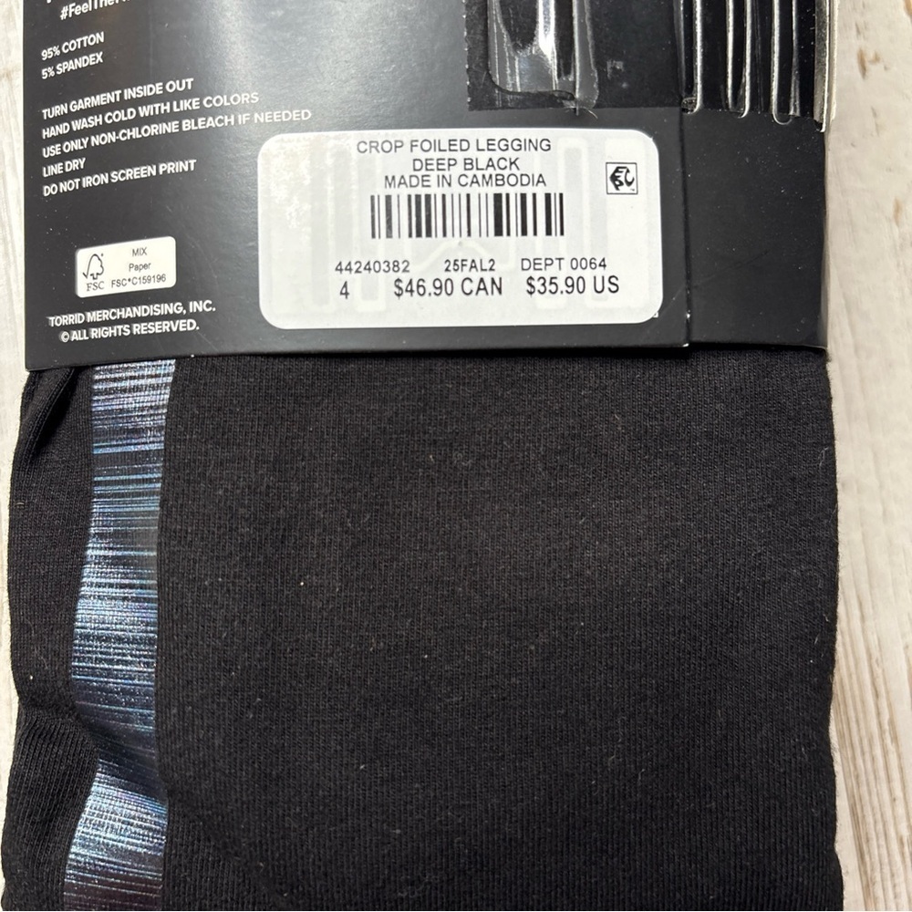Torrid Premium Crop Leggings Foiled Deep Black
Size 4X (26) NWT! - Picture 8 of 15